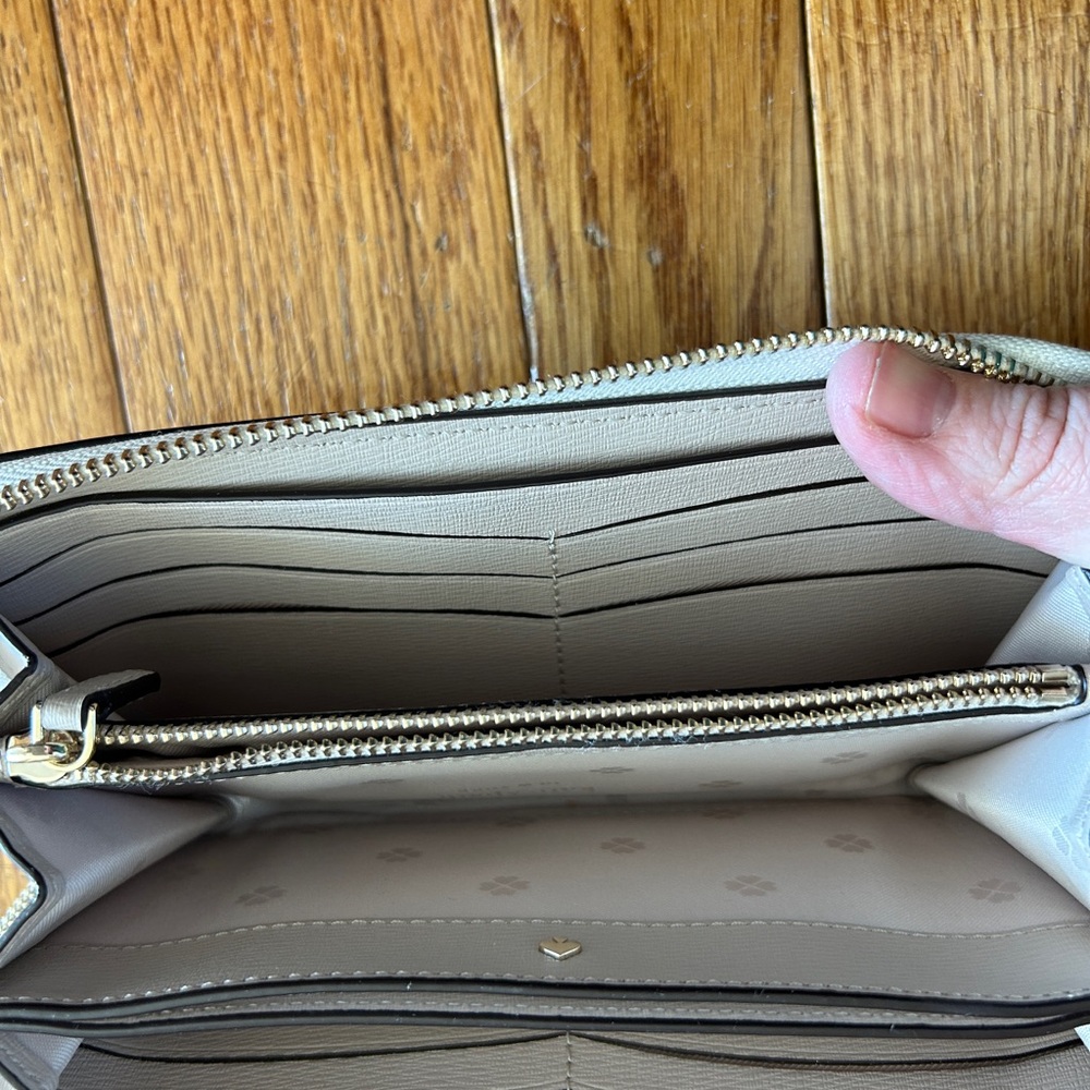 Kate Spade Wallet - Picture 3 of 9